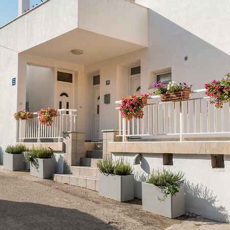 Apartments Galeb Blace Exterior foto