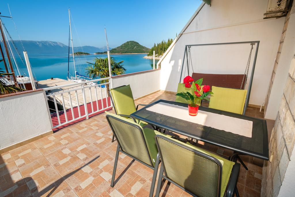 Apartments Galeb Blace Exterior foto