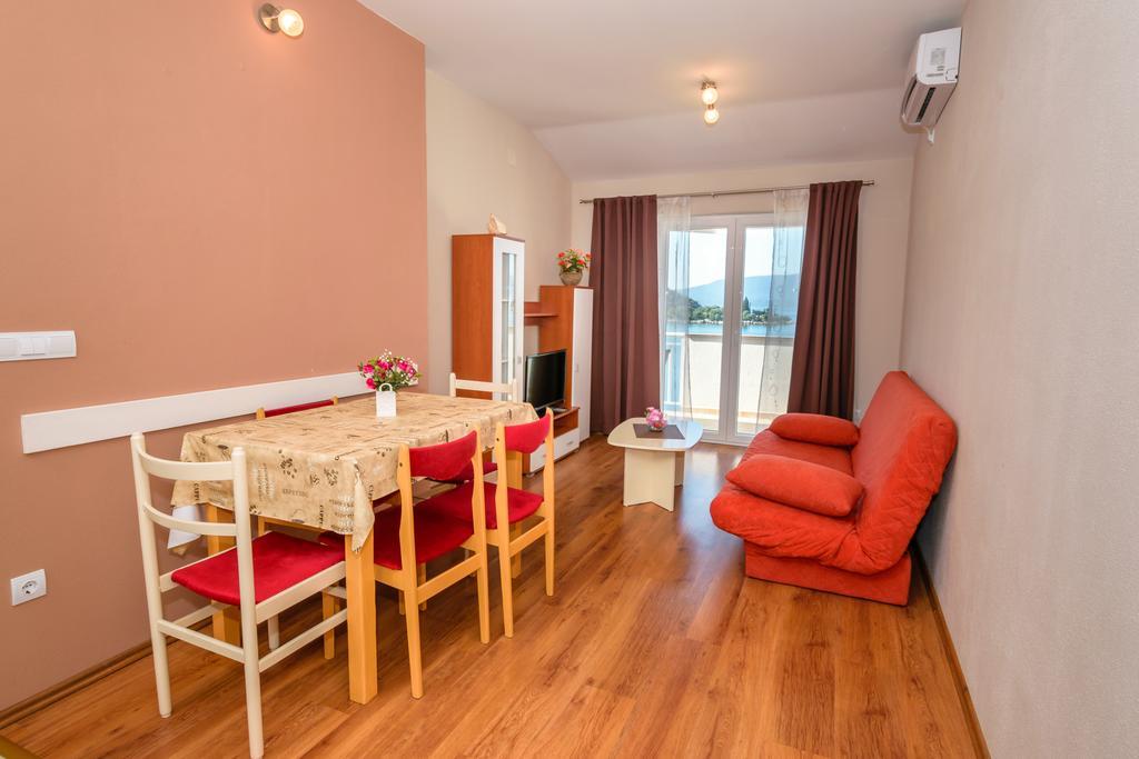 Apartments Galeb Blace Exterior foto