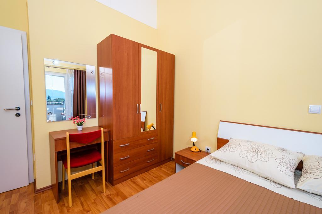 Apartments Galeb Blace Exterior foto