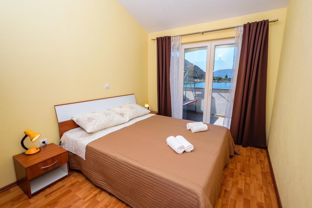 Apartments Galeb Blace Exterior foto