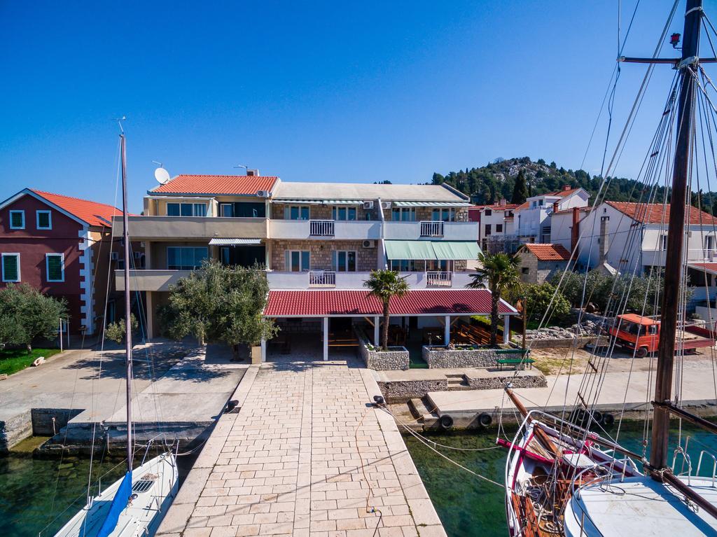 Apartments Galeb Blace Exterior foto