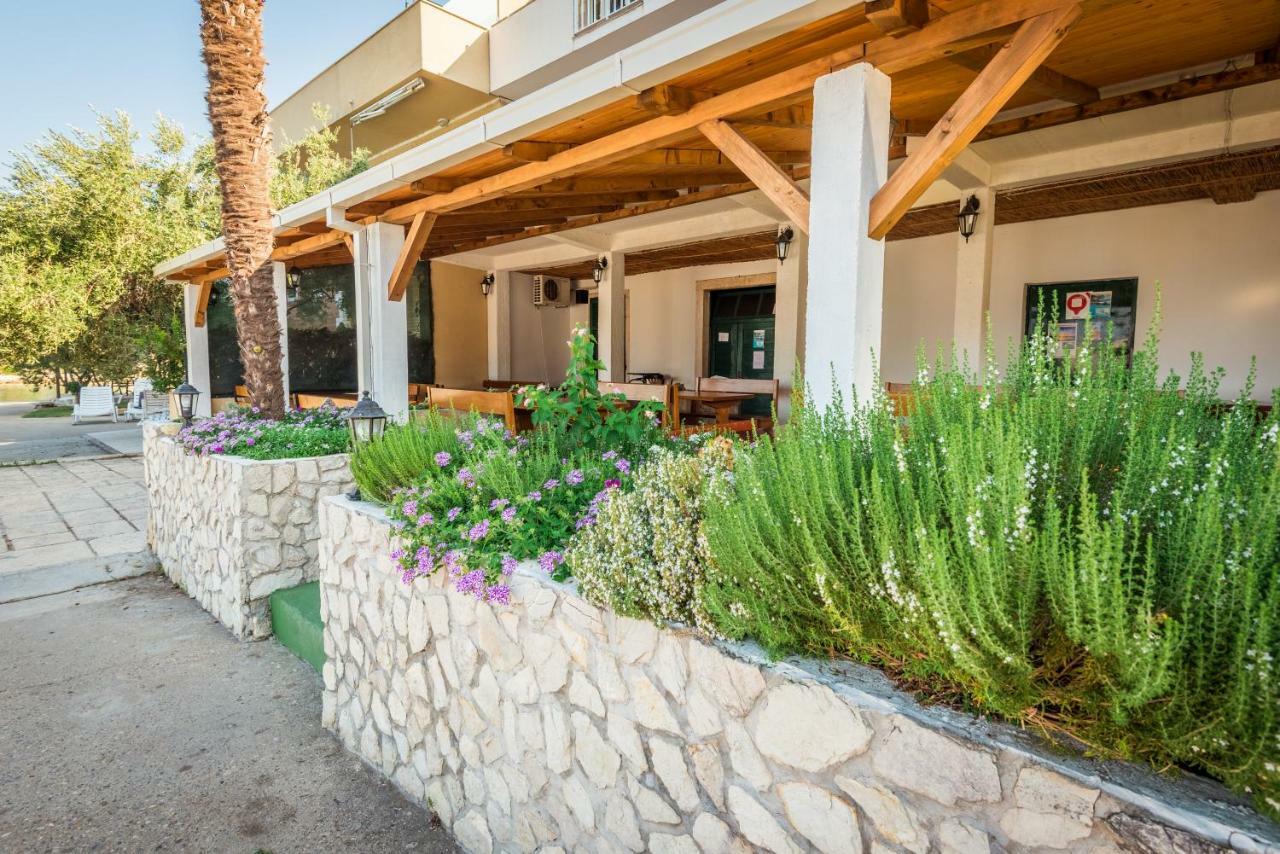 Apartments Galeb Blace Exterior foto