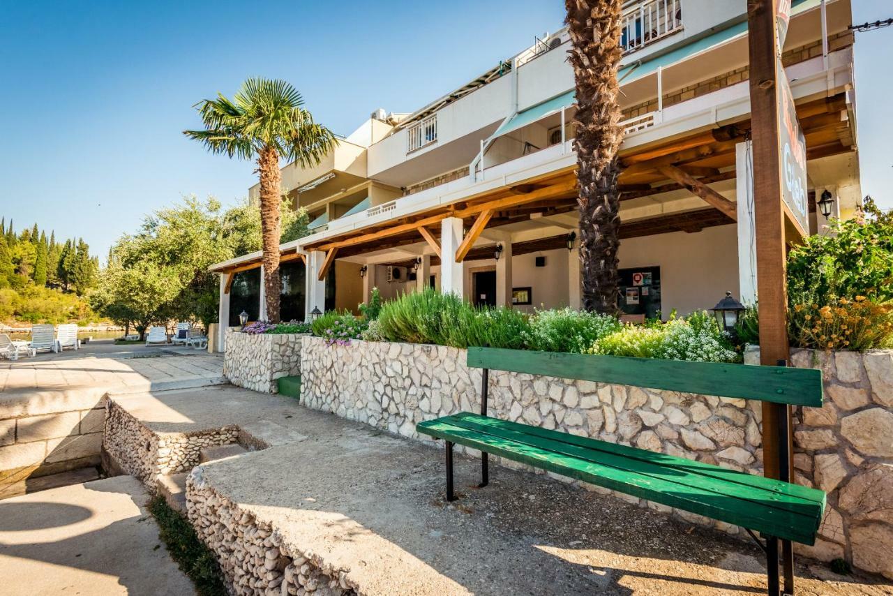 Apartments Galeb Blace Exterior foto