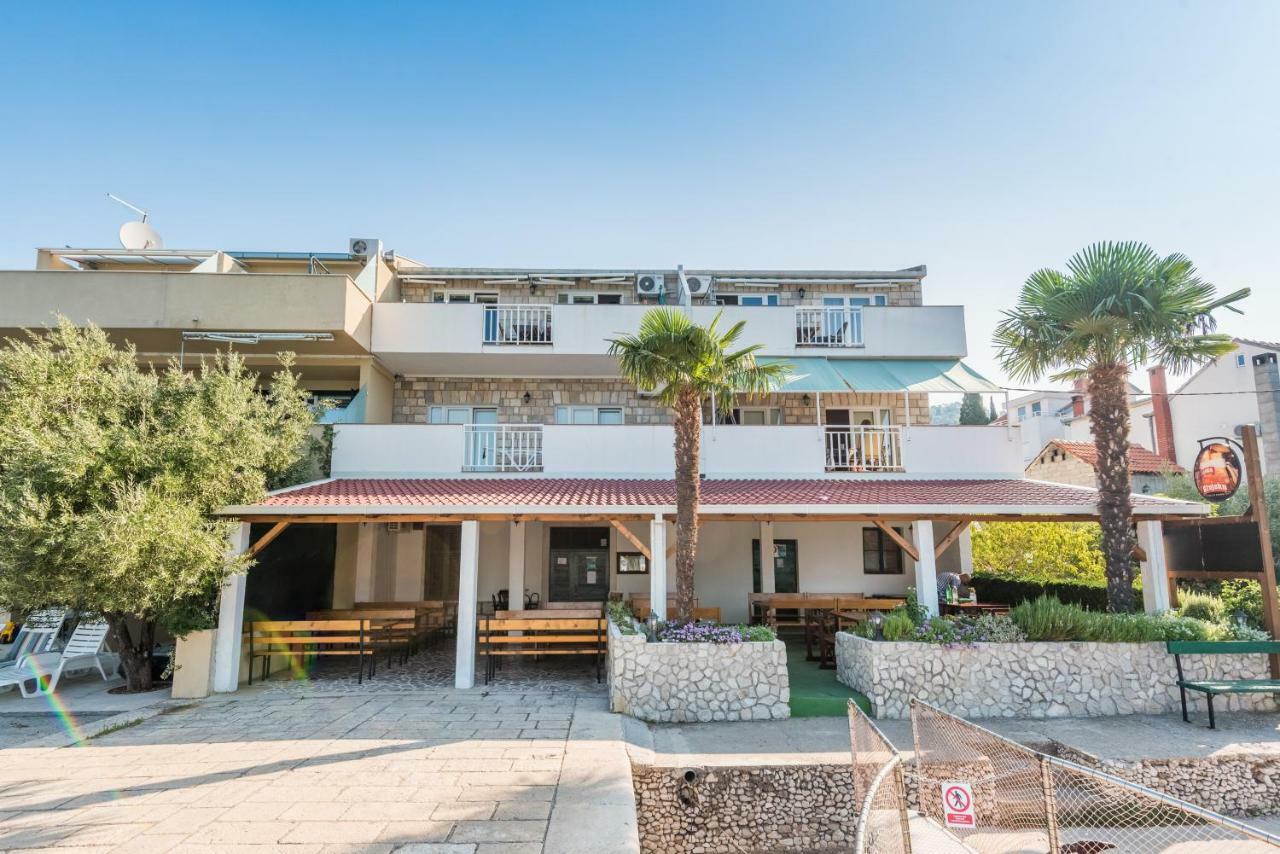 Apartments Galeb Blace Exterior foto